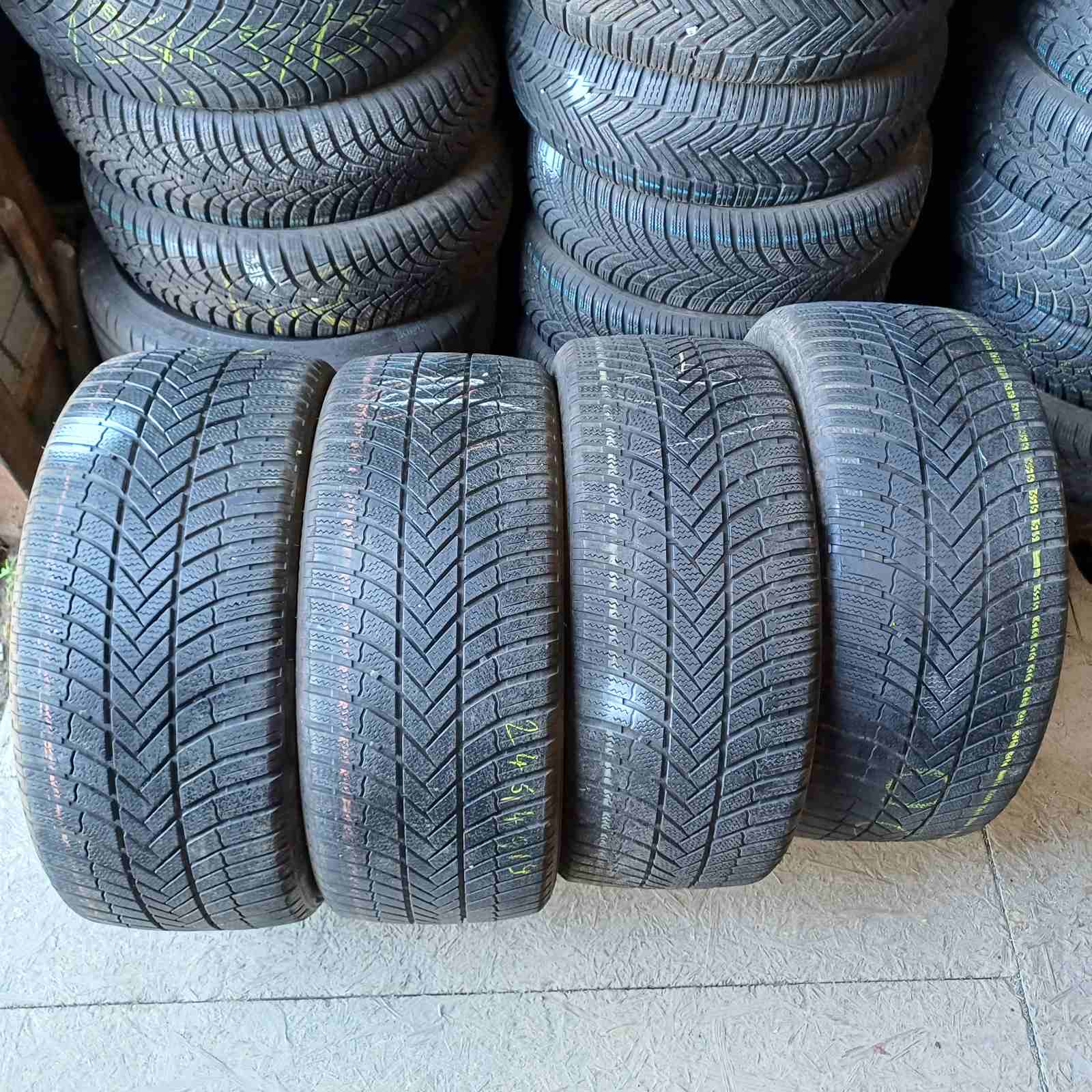Bridgestone Blizzak LM005 245/40R19